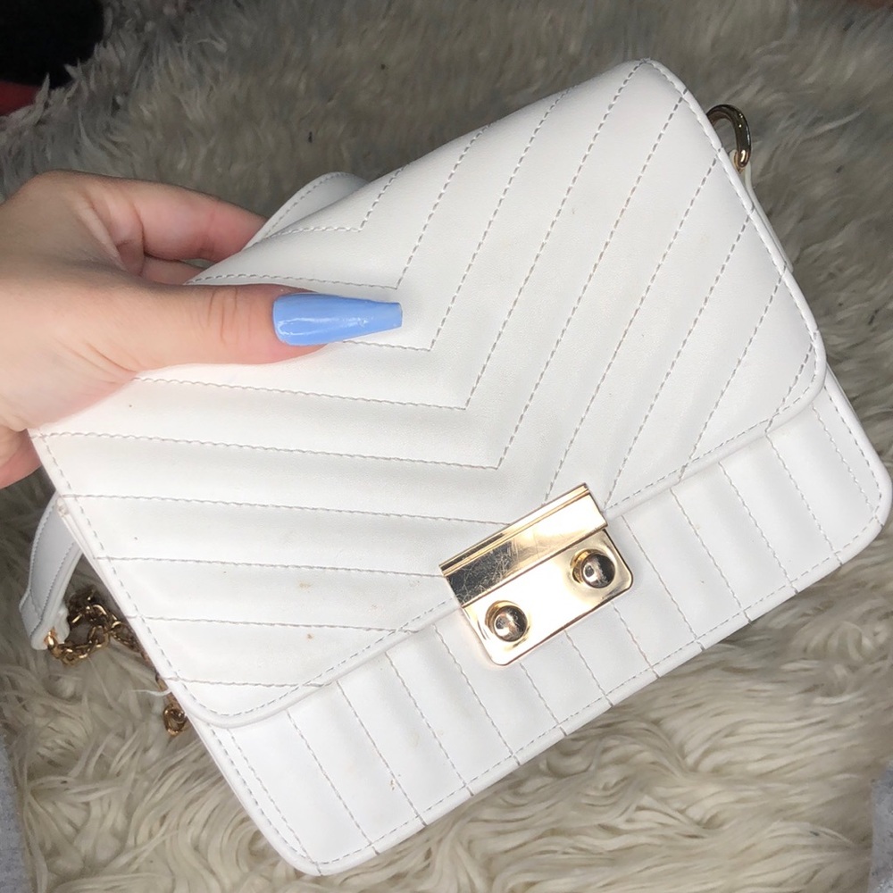 WHITE PURSE 💰